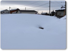 雪解けで窓みたい。