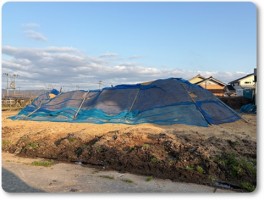 もみ殻堆肥の山