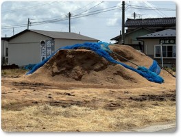 もみ殻堆肥の山